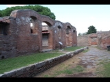 05607 ostia - regio iii - via delle volte dipinte - insula delle muse (iii,ix,22) (opus latericium - hadrianus) - blick ri norden.jpg